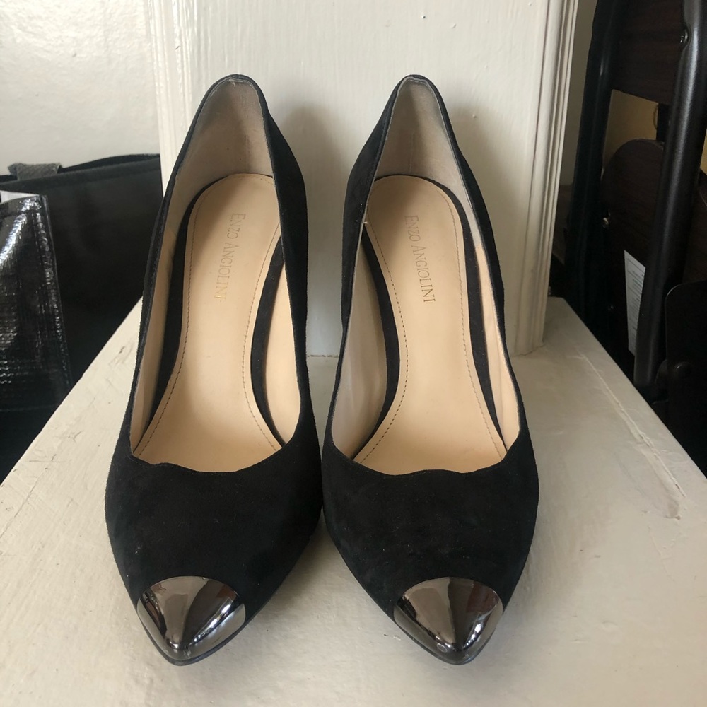 EUC Enzo Angiolini Black Pump